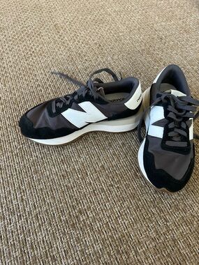 New Balance Men's Black and White Casual Runner Sneakers